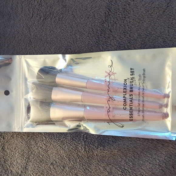 Jazmine Complexion Essentials brush set - Picture 3 of 3